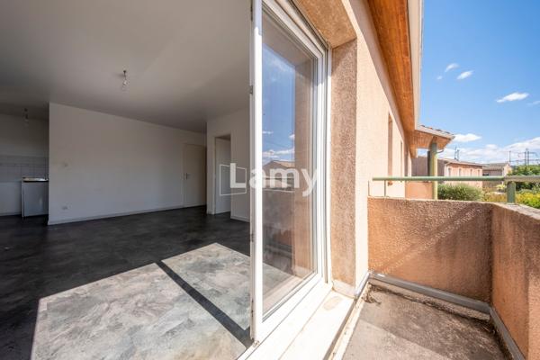 Appartement t2 terrasse et parking