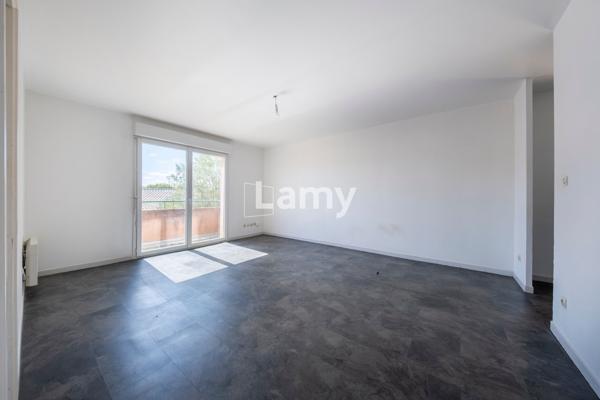 Appartement t2 terrasse et parking