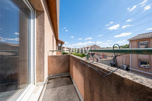 Appartement t2 terrasse et parking