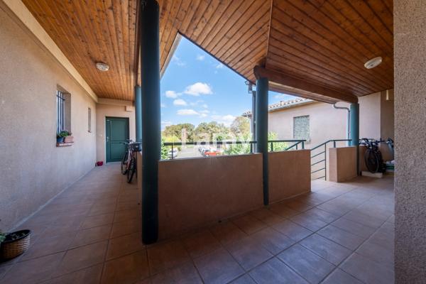 Appartement t2 terrasse et parking