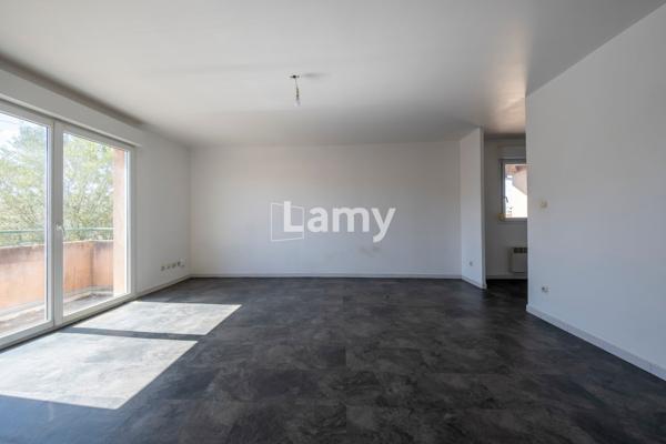 Appartement t2 terrasse et parking