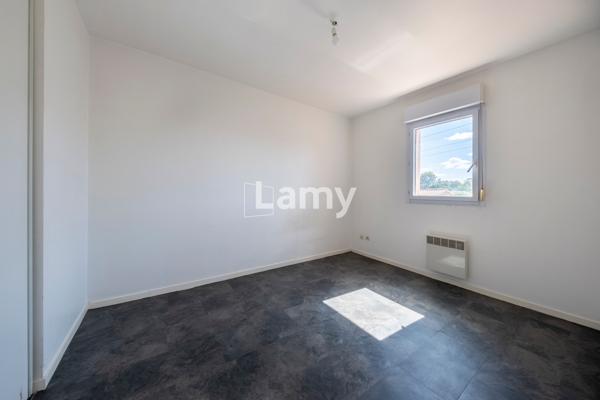 Appartement t2 terrasse et parking