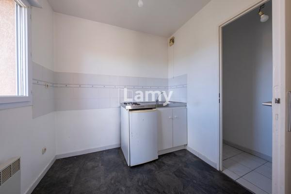 Appartement t2 terrasse et parking