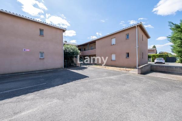 Appartement t2 terrasse et parking