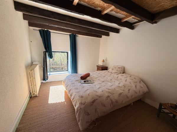 EN EXCLUSIVITE ! Maison en pierre de 115m2 + dépendances sur 4079m2 de terrain 89 990 €
