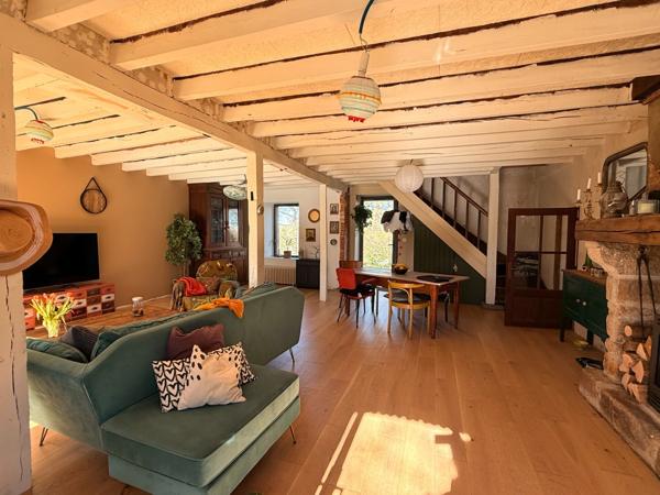 EN EXCLUSIVITE ! Maison en pierre de 115m2 + dépendances sur 4079m2 de terrain 89 990 €