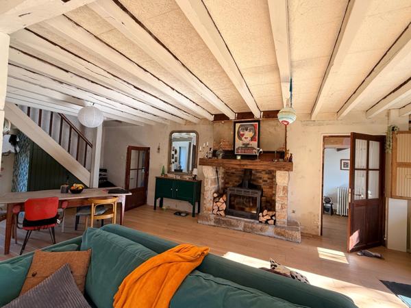 EN EXCLUSIVITE ! Maison en pierre de 115m2 + dépendances sur 4079m2 de terrain 89 990 €