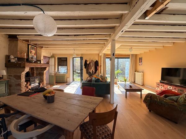 EN EXCLUSIVITE ! Maison en pierre de 115m2 + dépendances sur 4079m2 de terrain 89 990 €