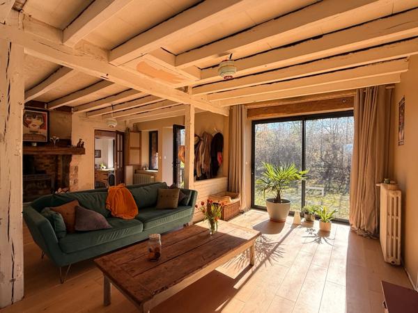 EN EXCLUSIVITE ! Maison en pierre de 115m2 + dépendances sur 4079m2 de terrain 89 990 €