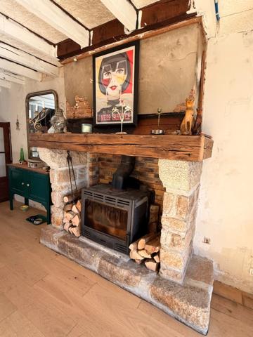 EN EXCLUSIVITE ! Maison en pierre de 115m2 + dépendances sur 4079m2 de terrain 89 990 €