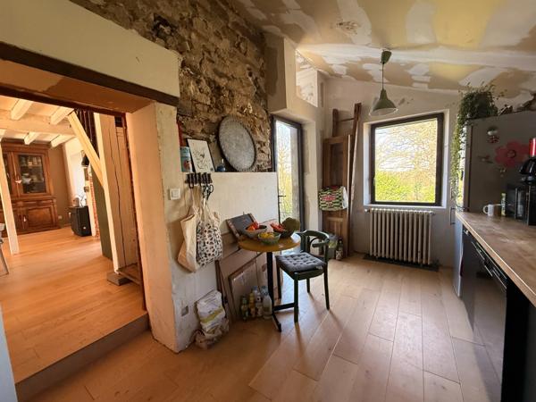 EN EXCLUSIVITE ! Maison en pierre de 115m2 + dépendances sur 4079m2 de terrain 89 990 €