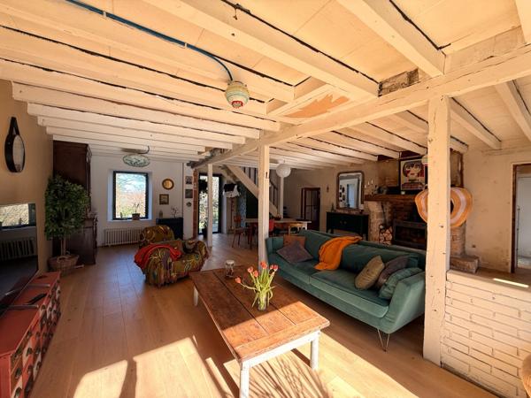 EN EXCLUSIVITE ! Maison en pierre de 115m2 + dépendances sur 4079m2 de terrain 89 990 €