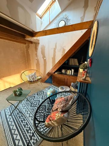 EN EXCLUSIVITE ! Maison en pierre de 115m2 + dépendances sur 4079m2 de terrain 89 990 €
