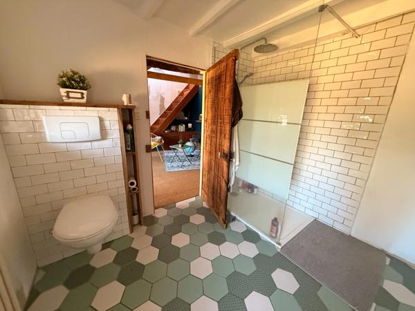 EN EXCLUSIVITE ! Maison en pierre de 115m2 + dépendances sur 4079m2 de terrain 89 990 €