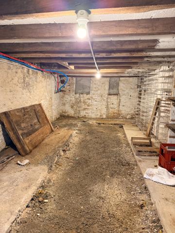 EN EXCLUSIVITE ! Maison en pierre de 115m2 + dépendances sur 4079m2 de terrain 89 990 €