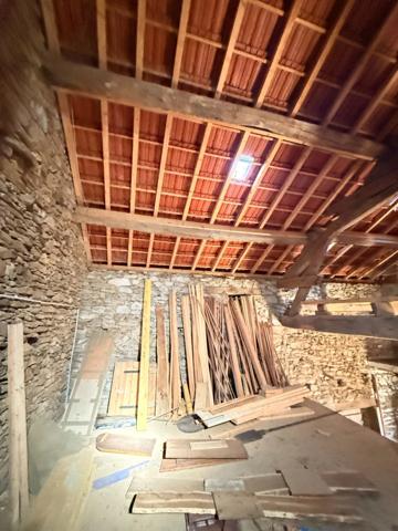 EN EXCLUSIVITE ! Maison en pierre de 115m2 + dépendances sur 4079m2 de terrain 89 990 €