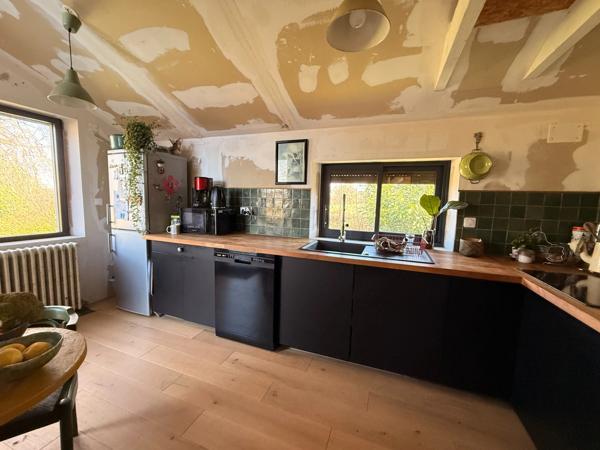 EN EXCLUSIVITE ! Maison en pierre de 115m2 + dépendances sur 4079m2 de terrain 89 990 €