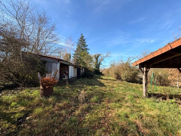 EN EXCLUSIVITE ! Maison en pierre de 115m2 + dépendances sur 4079m2 de terrain 89 990 €