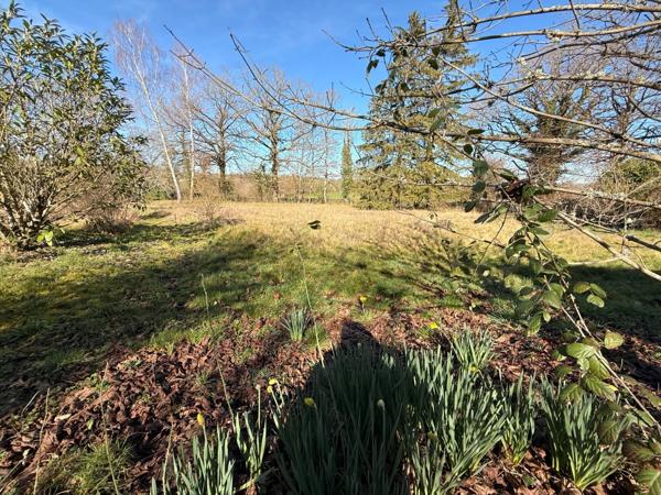 EN EXCLUSIVITE ! Maison en pierre de 115m2 + dépendances sur 4079m2 de terrain 89 990 €