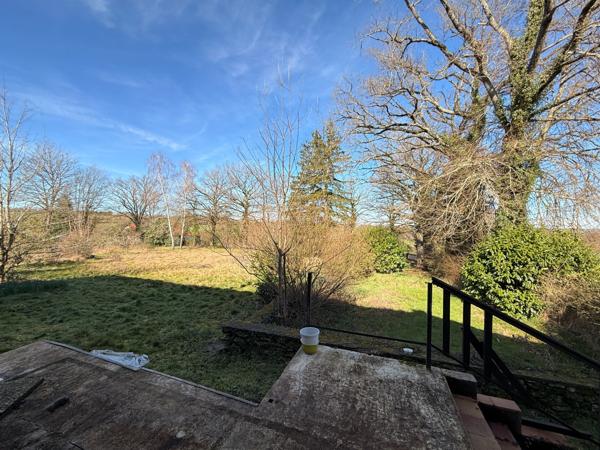 EN EXCLUSIVITE ! Maison en pierre de 115m2 + dépendances sur 4079m2 de terrain 89 990 €