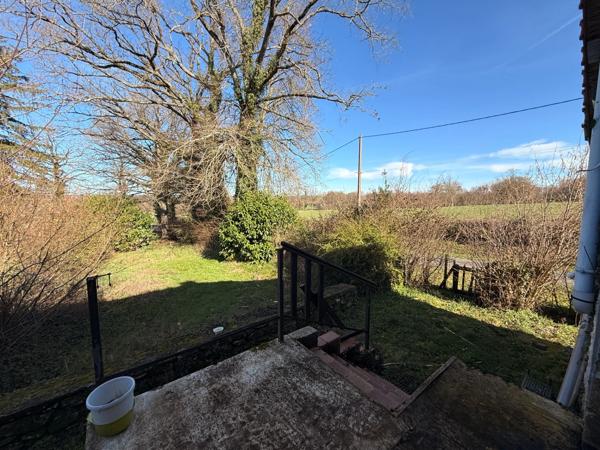 EN EXCLUSIVITE ! Maison en pierre de 115m2 + dépendances sur 4079m2 de terrain 89 990 €