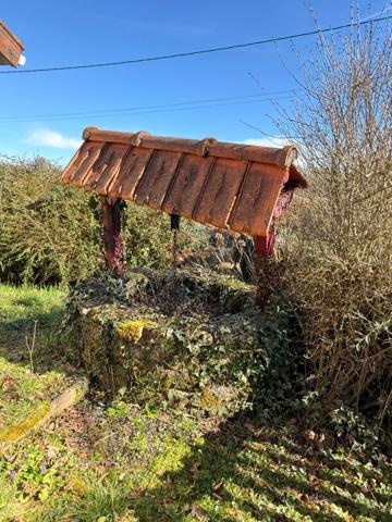 EN EXCLUSIVITE ! Maison en pierre de 115m2 + dépendances sur 4079m2 de terrain 89 990 €