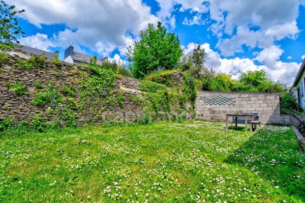 EXCLUSIVITÉ - CARHAIX-PLOUGUER - MAISON DE VILLE 6 PIÈCES AVEC JARDIN - DPE C