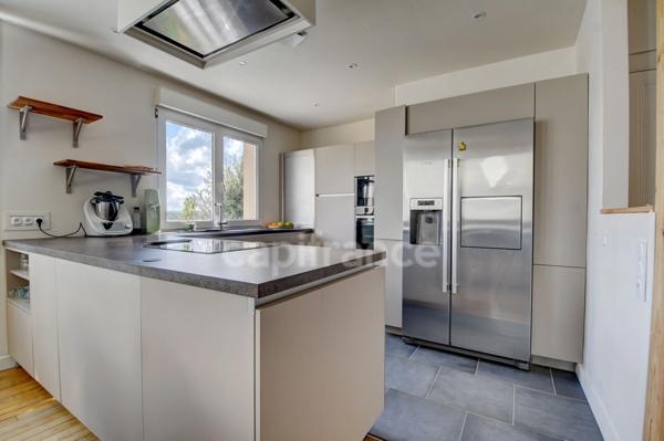 EXCLUSIVITÉ - CARHAIX-PLOUGUER - MAISON DE VILLE 6 PIÈCES AVEC JARDIN - DPE C