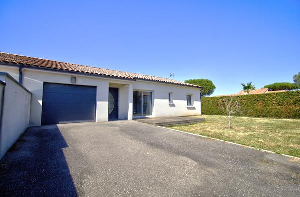 BOE quartier La Couronne - Maison récente de plain pied de 94 m² avec 3 chambres, terrasses,  garage et jardin.