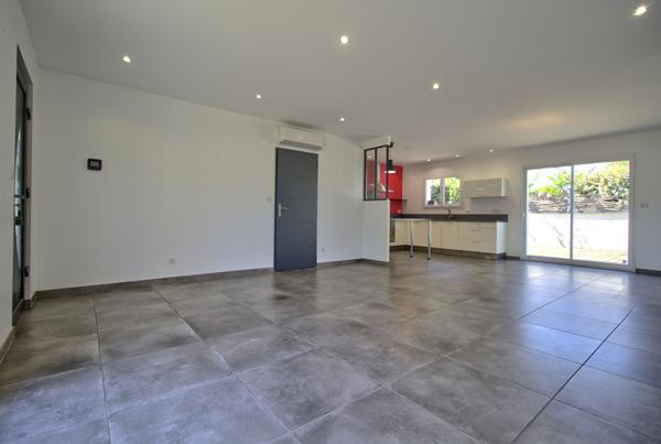 BOE quartier La Couronne - Maison récente de plain pied de 94 m² avec 3 chambres, terrasses,  garage et jardin.