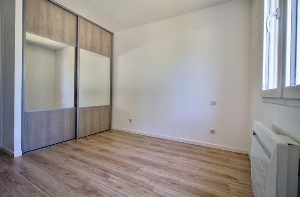 BOE quartier La Couronne - Maison récente de plain pied de 94 m² avec 3 chambres, terrasses,  garage et jardin.