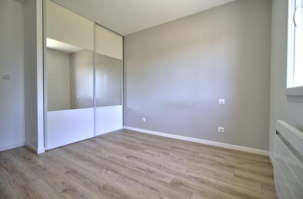 BOE quartier La Couronne - Maison récente de plain pied de 94 m² avec 3 chambres, terrasses,  garage et jardin.
