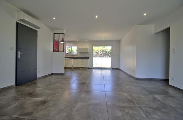 BOE quartier La Couronne - Maison récente de plain pied de 94 m² avec 3 chambres, terrasses,  garage et jardin.