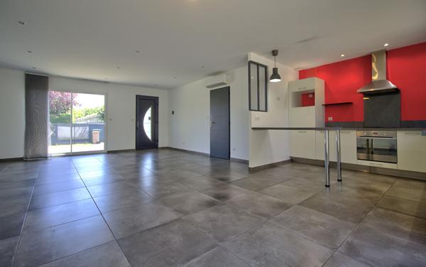 BOE quartier La Couronne - Maison récente de plain pied de 94 m² avec 3 chambres, terrasses,  garage et jardin.