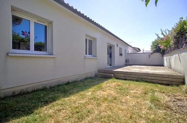 BOE quartier La Couronne - Maison récente de plain pied de 94 m² avec 3 chambres, terrasses,  garage et jardin.
