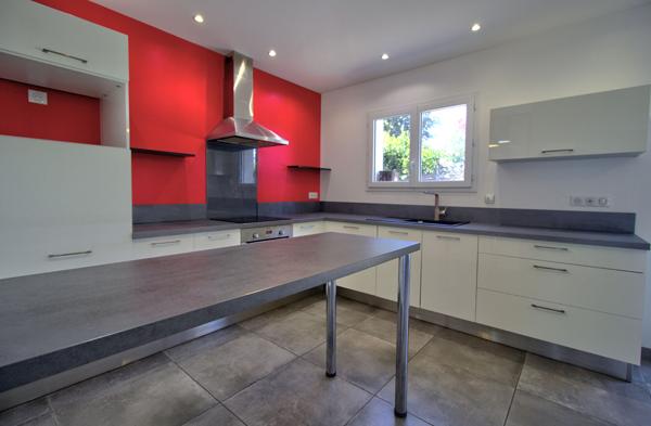 BOE quartier La Couronne - Maison récente de plain pied de 94 m² avec 3 chambres, terrasses,  garage et jardin.