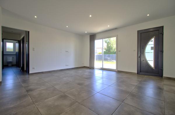 BOE quartier La Couronne - Maison récente de plain pied de 94 m² avec 3 chambres, terrasses,  garage et jardin.