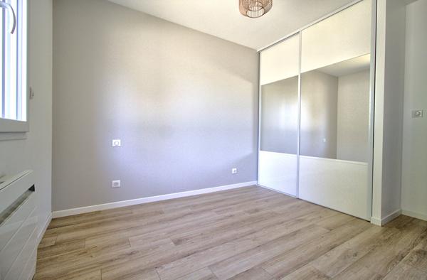 BOE quartier La Couronne - Maison récente de plain pied de 94 m² avec 3 chambres, terrasses,  garage et jardin.