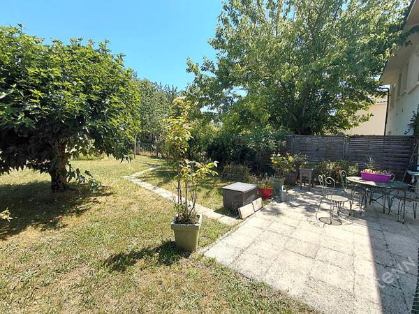 Exclusivité Nestenn ? A vendre - Maison de ville avec jardin, garage et terrasse à deux pas du centre-ville