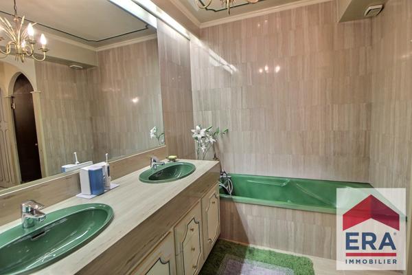 Maison Pierrelatte 7 pièce(s) 245 m2