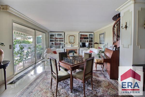 Maison Pierrelatte 7 pièce(s) 245 m2