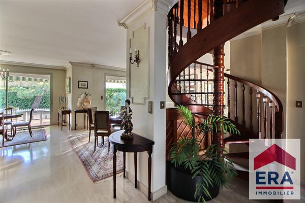 Maison Pierrelatte 7 pièce(s) 245 m2