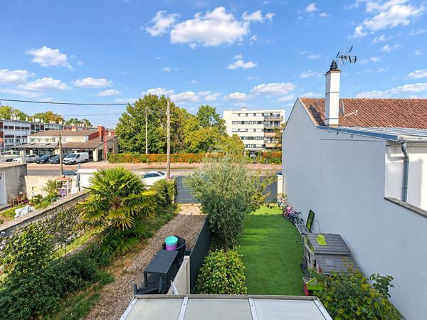 Maison Verneuil Sur Seine 4 pièce(s) 75 m2 255 000 € **  - Référence  1835