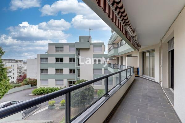 Appartement t3 bis + balcons + parking