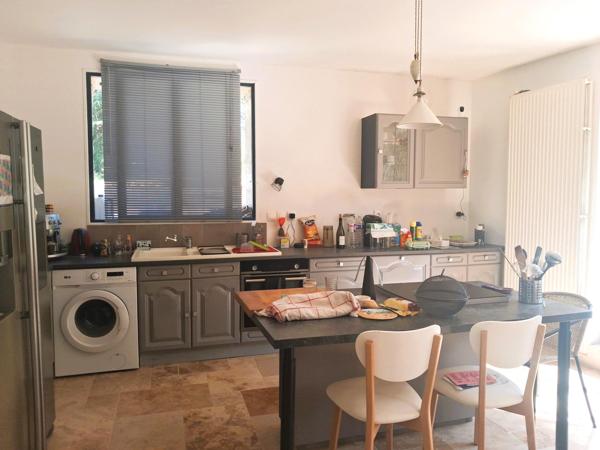 Ensemble immobilier composé d'une maison d'habitation, d'un séjoir à tabac, d'une sépendances en pierre non attennate, piscine et jardin