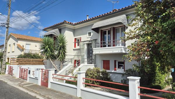 Maison rénovée au charme des années 50 avec piscine à Lézignan