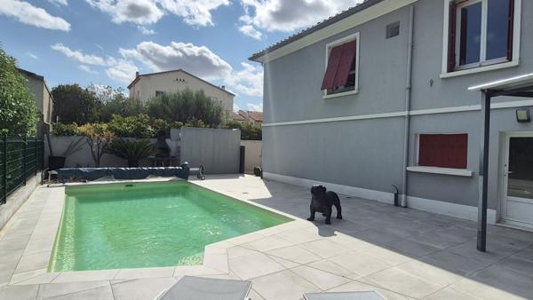 Maison rénovée au charme des années 50 avec piscine à Lézignan