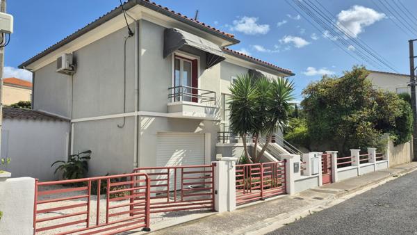 Maison rénovée au charme des années 50 avec piscine à Lézignan