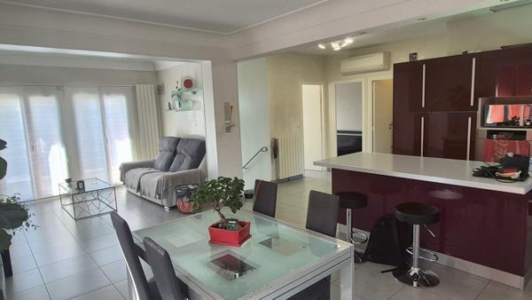 Maison rénovée au charme des années 50 avec piscine à Lézignan