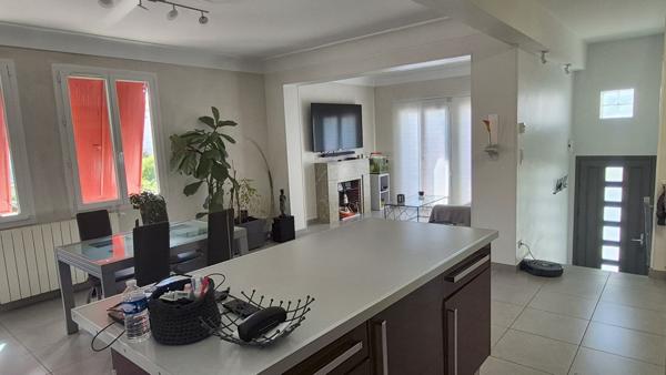 Maison rénovée au charme des années 50 avec piscine à Lézignan